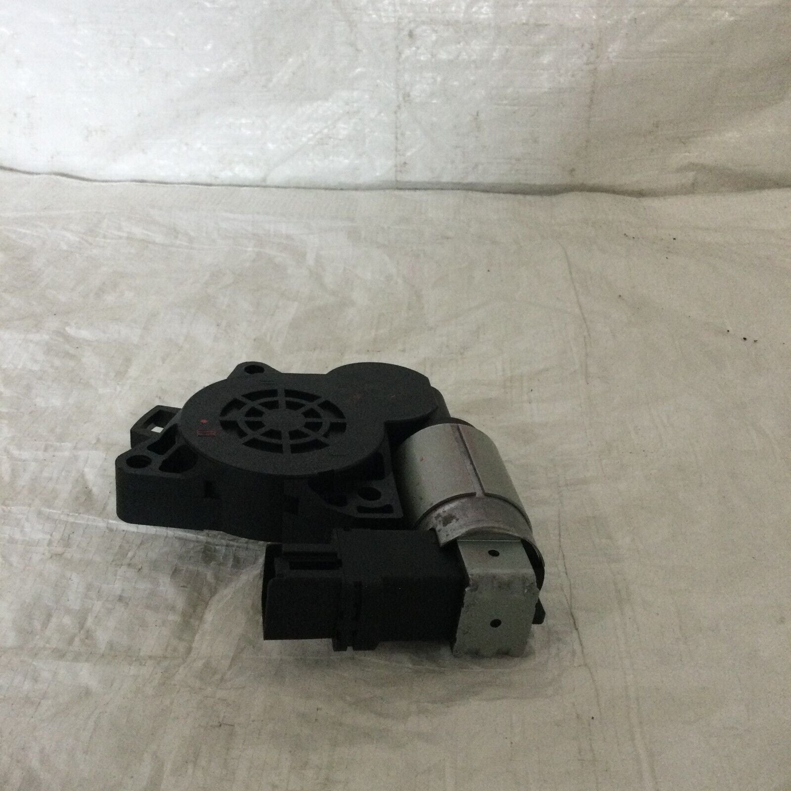 2004-2005 Mazda 6 Hatch Back Front Right Power Window Motor OEM GJ6A 5858X