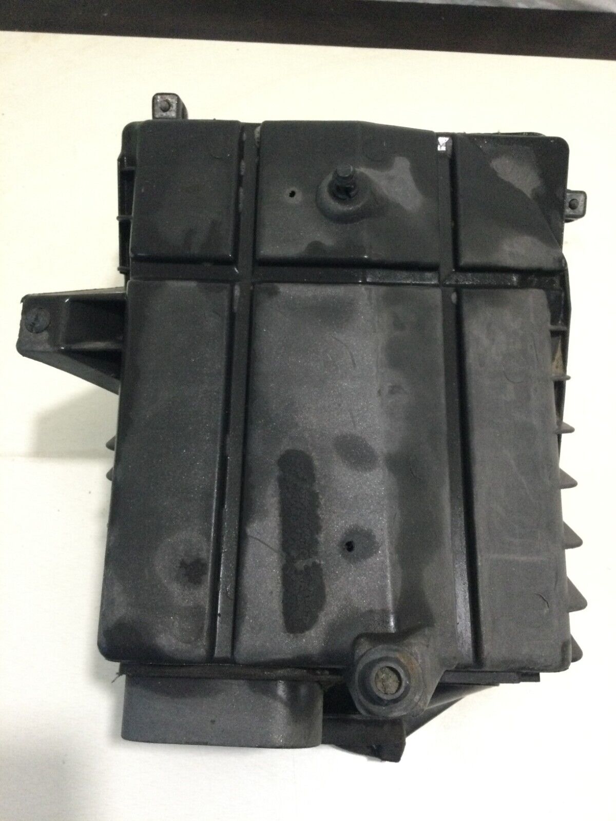 2005 Cadillac Esclade Air Box Cleaner Filter Assembly OEM