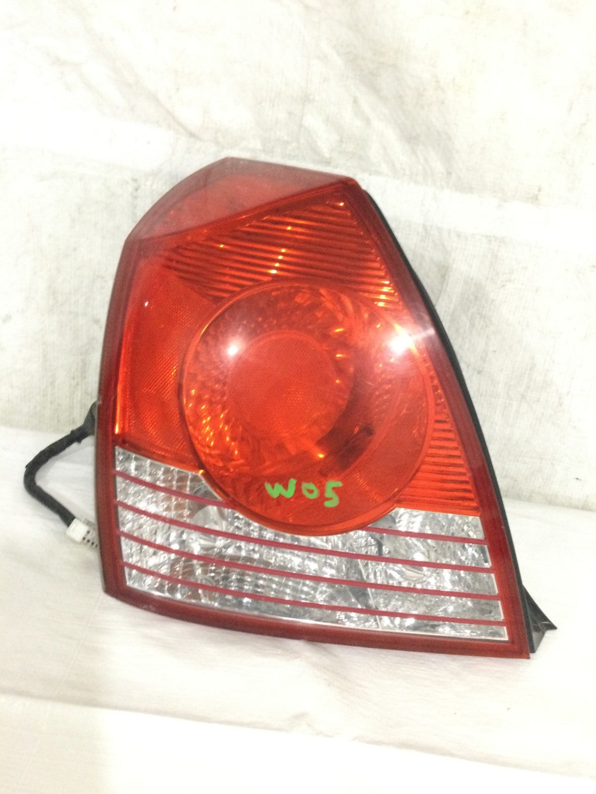 2004-2006 Hyundai Elantra Left Driver Side Tail Light Assembly OEM