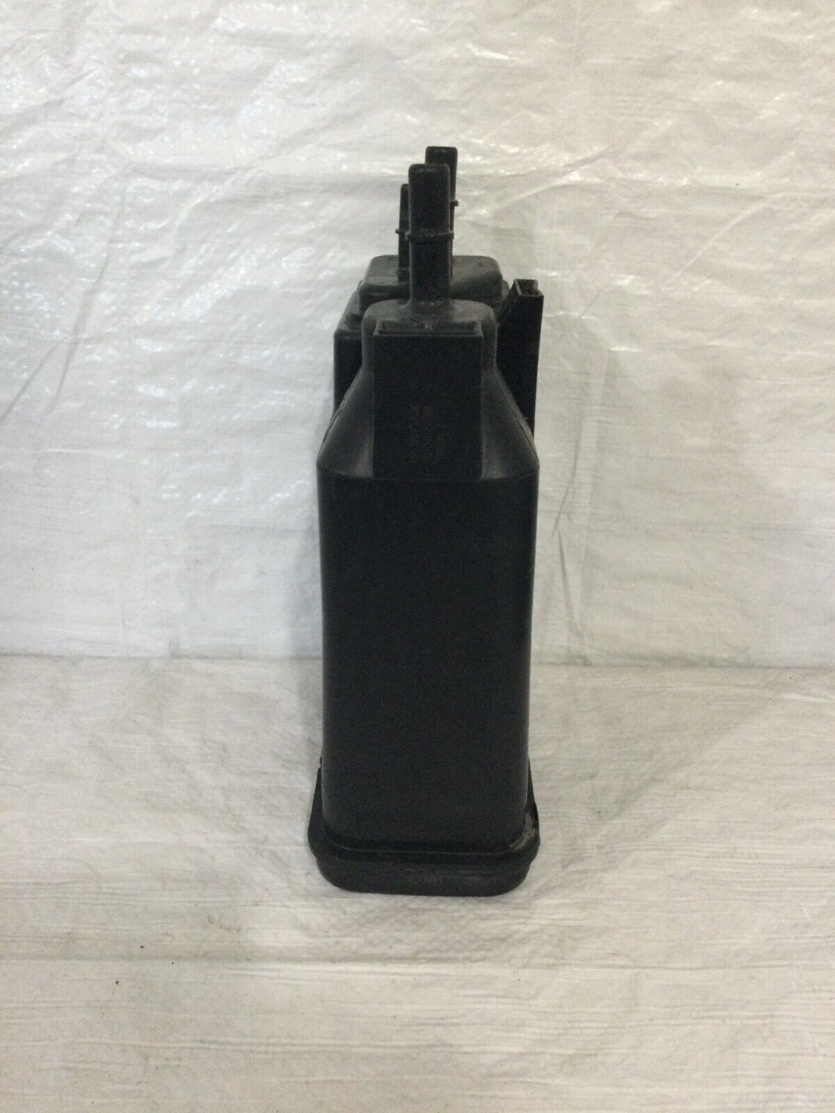 2007 GMC Sierra 2500HD Fuel Vapor Charcoal Canister 15137023 OEM
