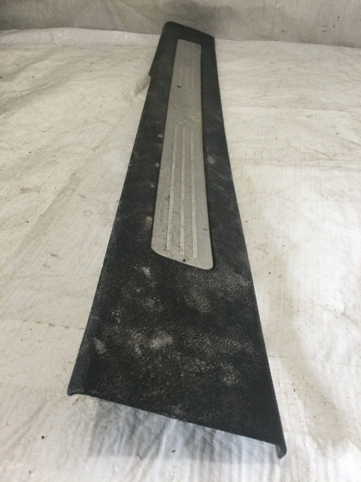 2007 Cdillac Escalade Front Right Passenger Sill Scuff Plate OEM