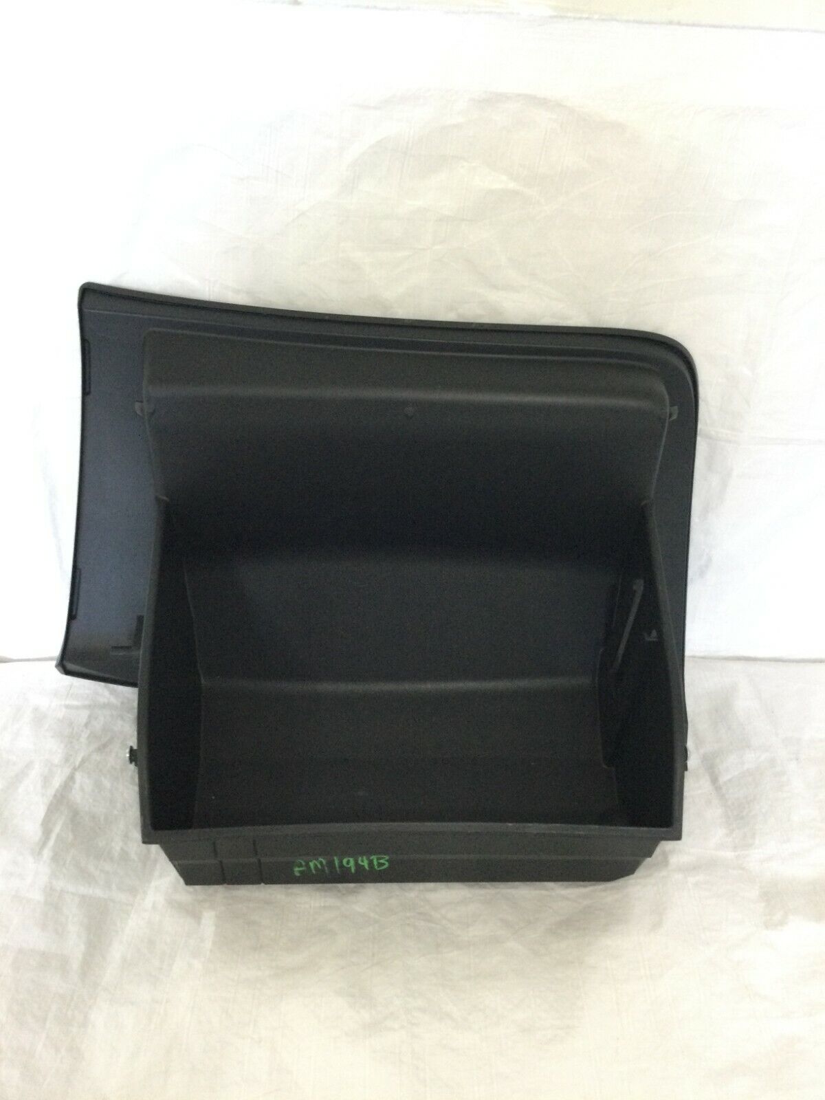 2019 Nissan Rogue Glove Box Assembly OEM 6851004BA0A/B 