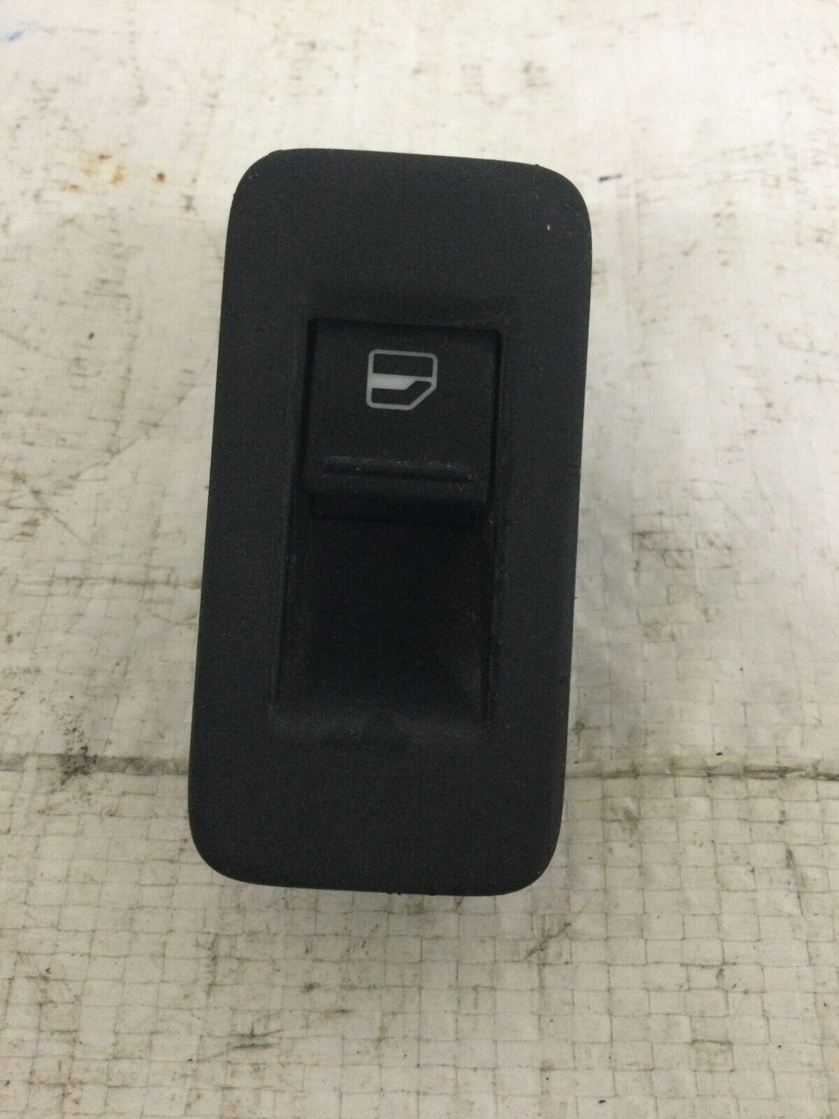 2007 Volkswagen Touareg Front Right Door Window Switch OEM 7L6959851A