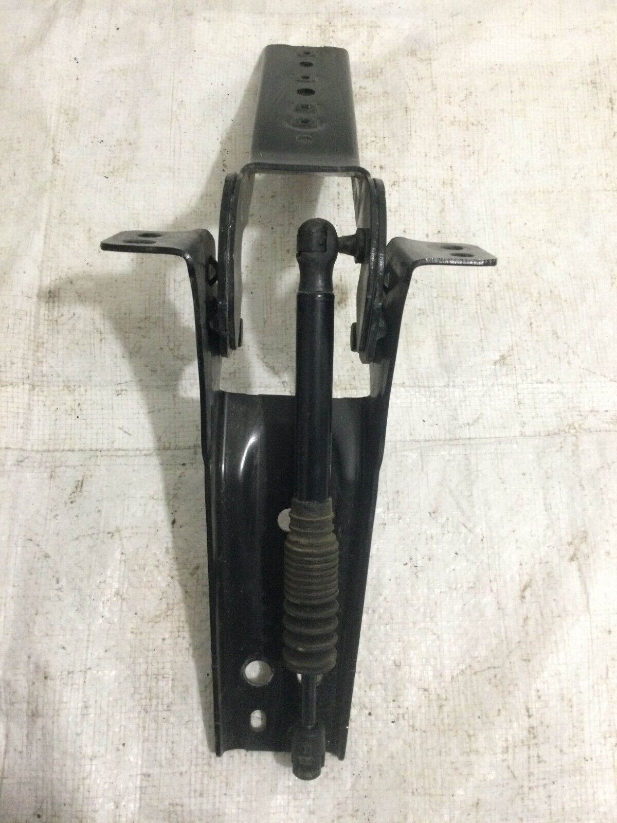 2019-2022 GMC Sierra 1500 Upper Tailgate Hinge Left W/ Damper OEM LH