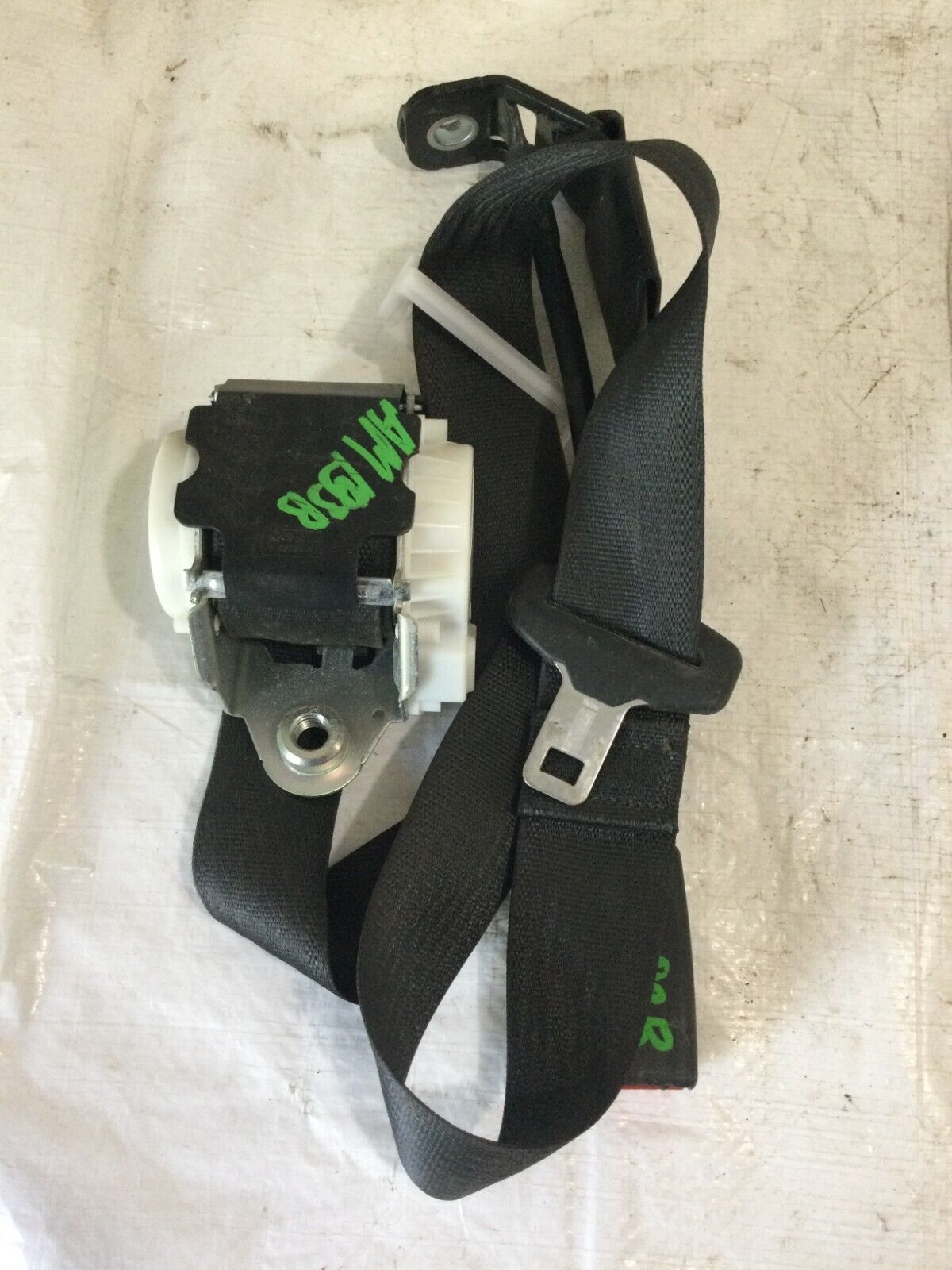 2018 Chevrolet Silverado 1500 Rear Right Center Seat Belt OEM 84253785