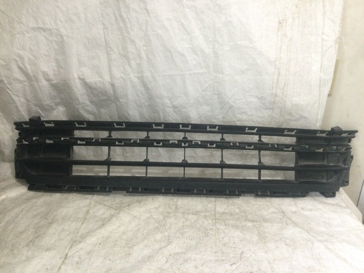 2016 Volkswagen Jetta GLI Grille Grill OEM ( Damage is Marked 2nd Pic )