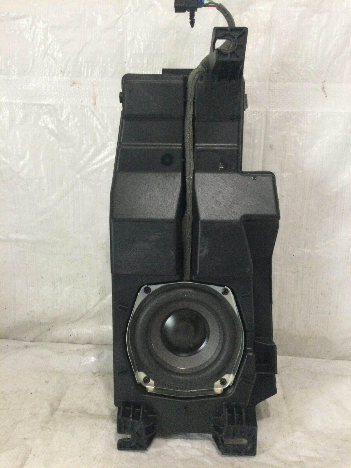 2007-2009 Cadillac Escalade Subwoofer Speaker 15902129 OEM