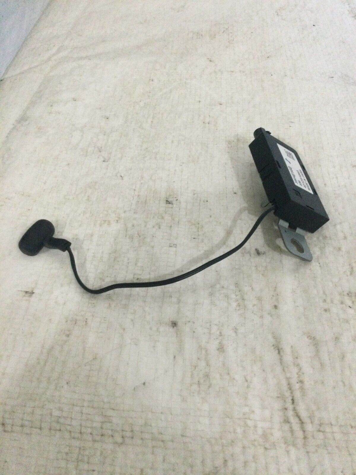 2016-2019 Chevrolet Cruze Radio Antenna Amp Amplifier OEM 39040160