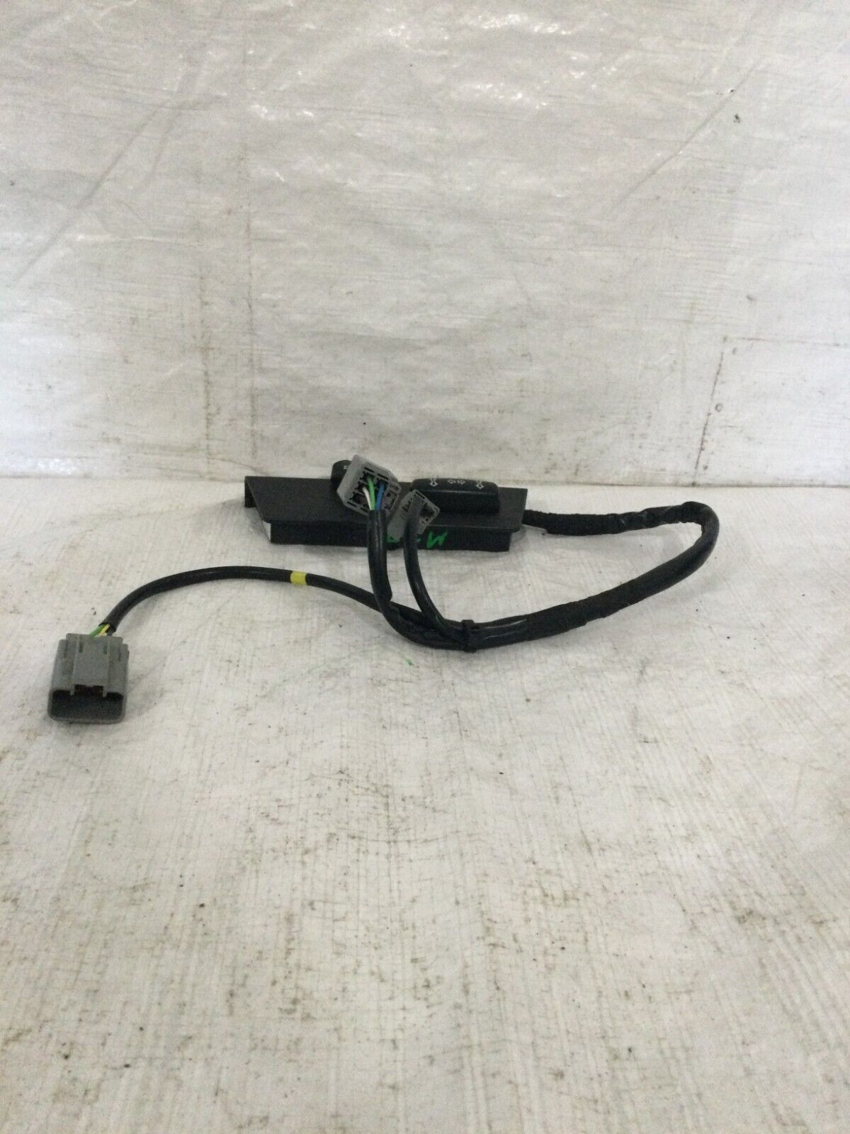 2004 Volvo S60 Passenger Front Right Power Seat Adjustment Switch OEM 39980278