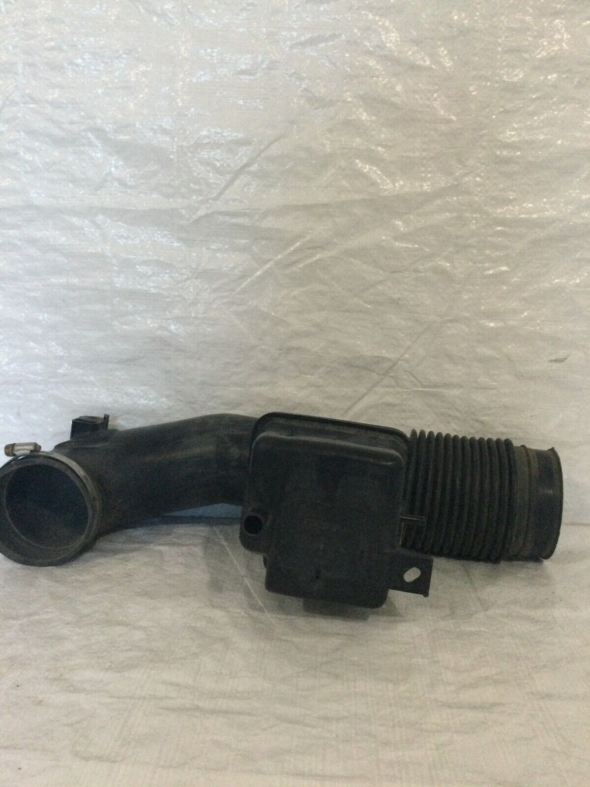 2005-2006 Toyota Tundra 4.7L Air Cleaner Tube Duct OEM 17880-A0010