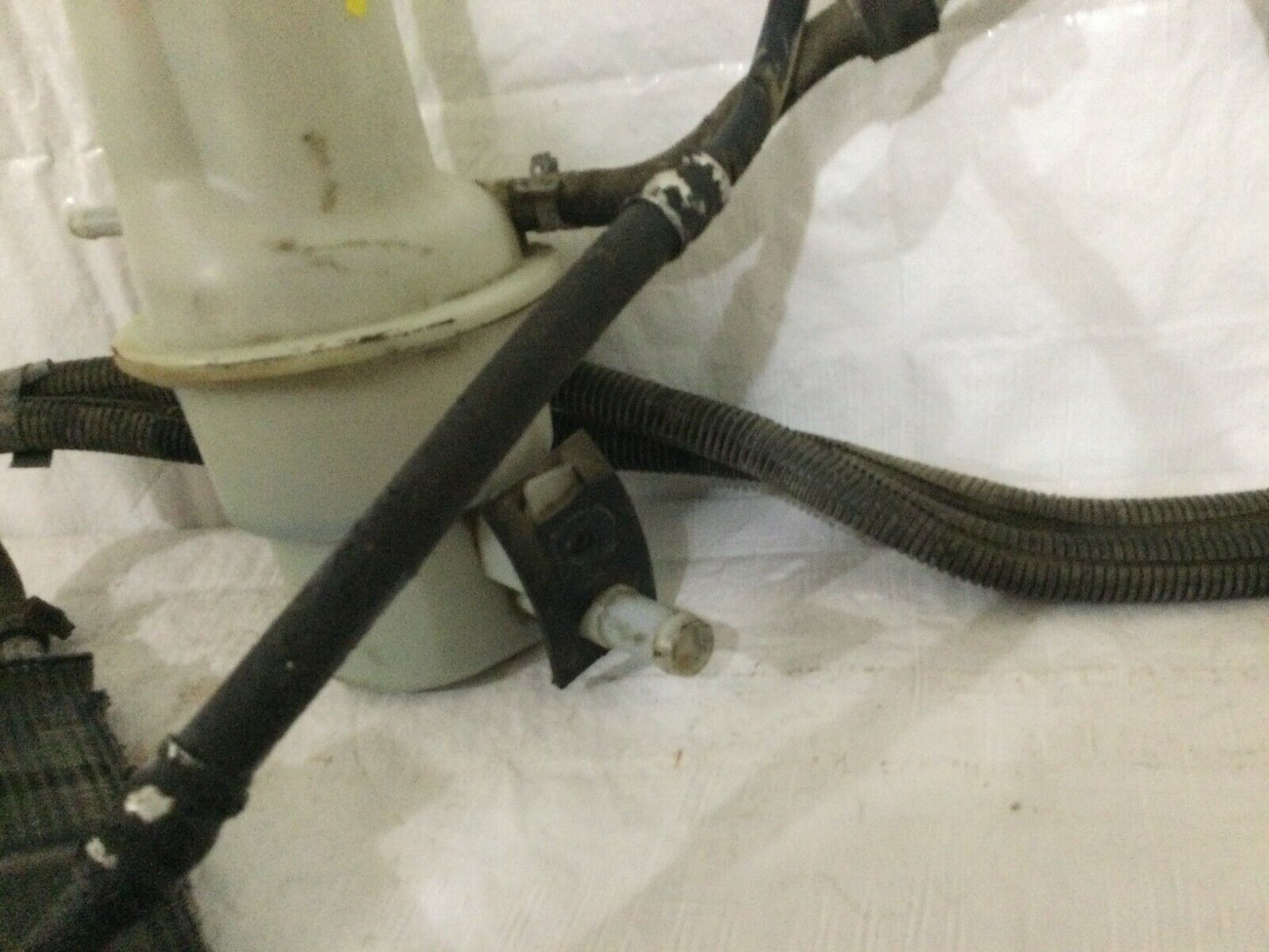 2005 Ford F-350SD Power Steering Reservoir W/ Intercooler OEM 6.0L Diesel