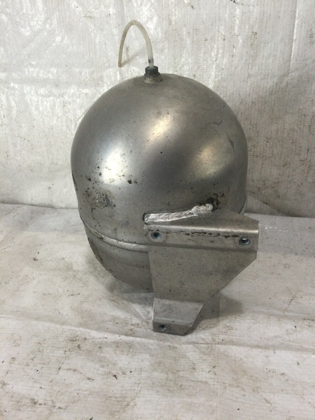 2004 Mercedes Benz S-Class S430 W220 Air Suspension Tank Reservoir A2203200215