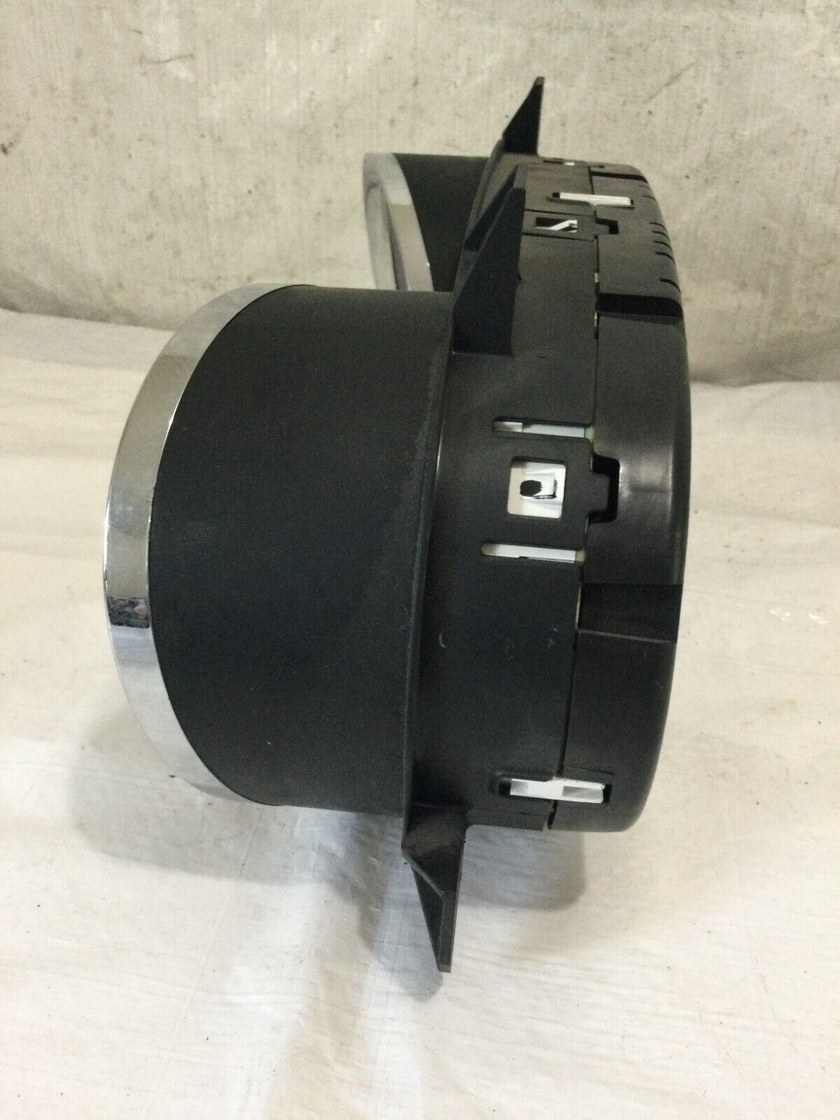 2017 Dodge Grand Caravan  Speedometer  Cluster 68241685AA OEM( DAMAGE LENS )