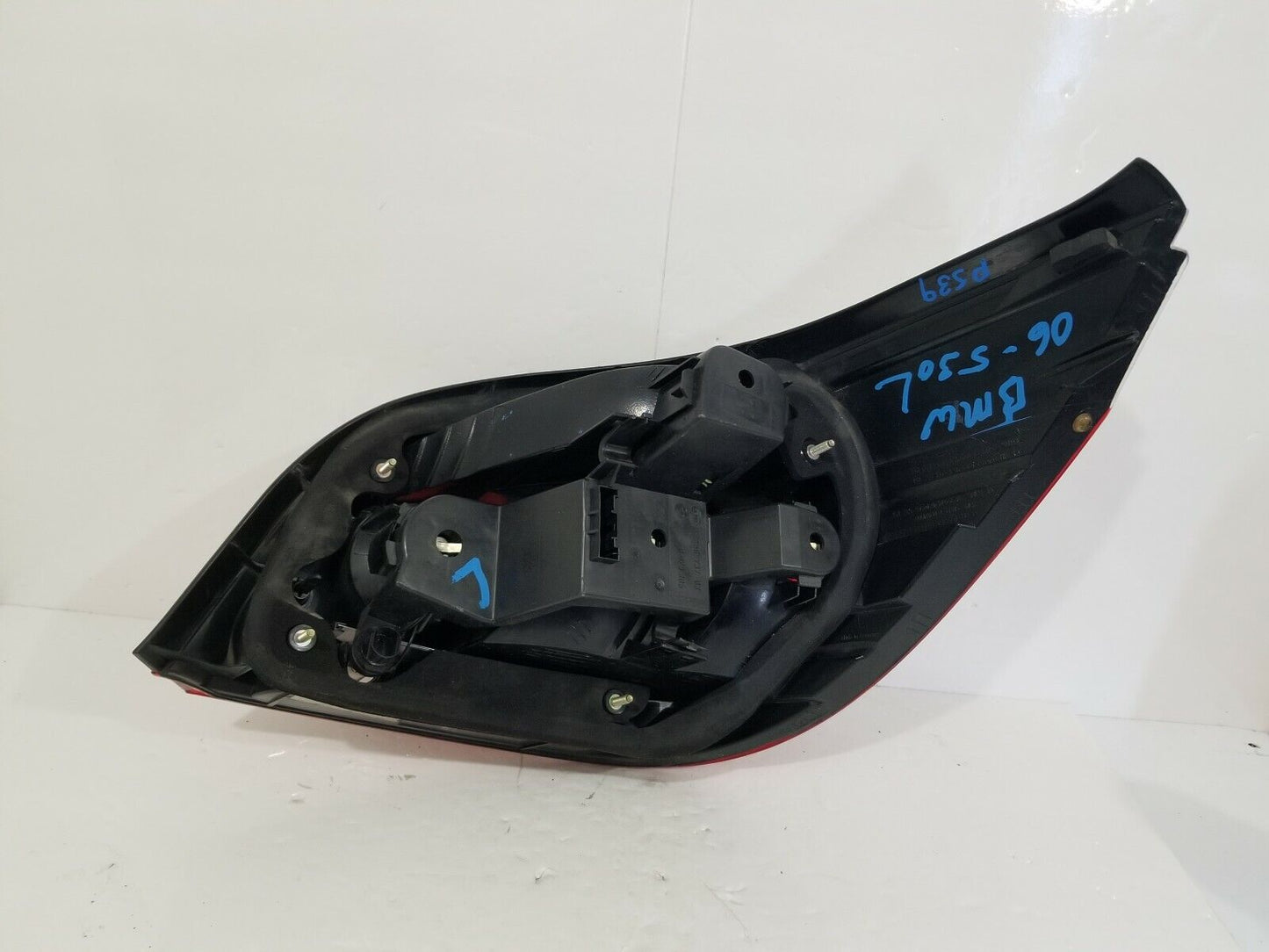 2004 2005 2006 2007 BMW E60 Left Driver Side Rear Tail Light Lamp 6923305 OEM