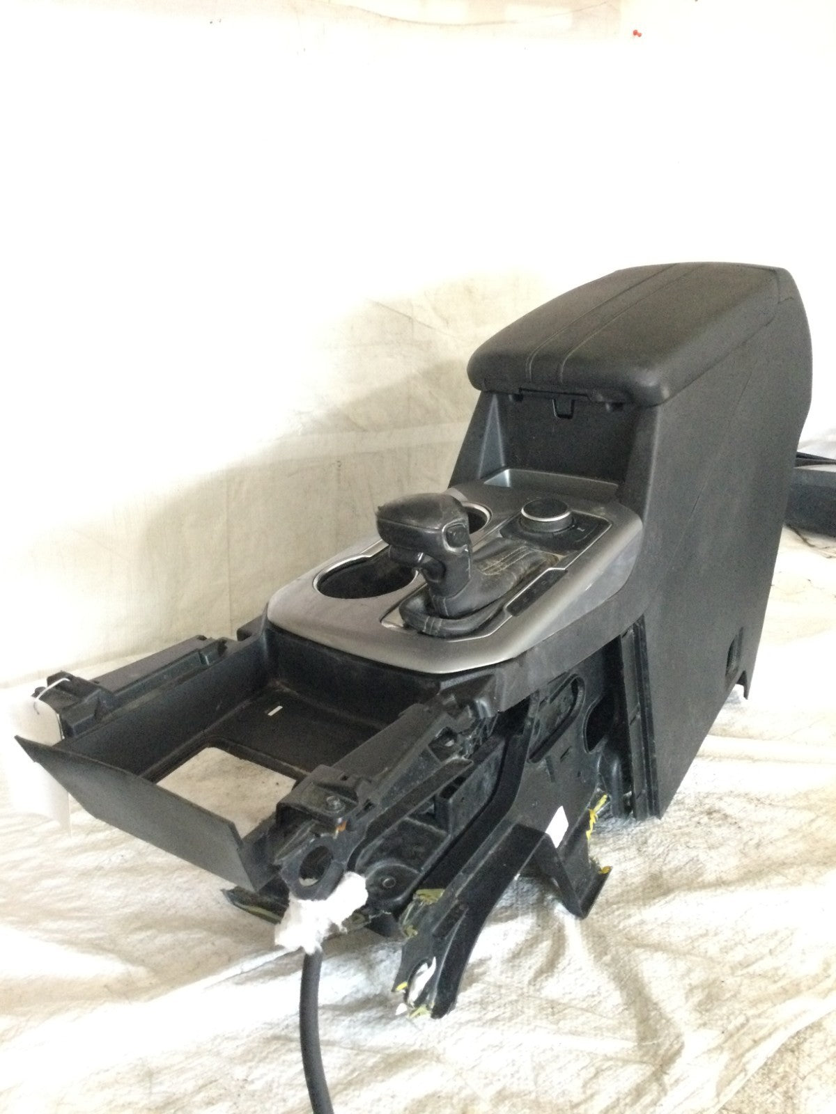 2019-2022 Chevrolet Blazer Front Center Console OEM 84247548 MARKED DAMAGE