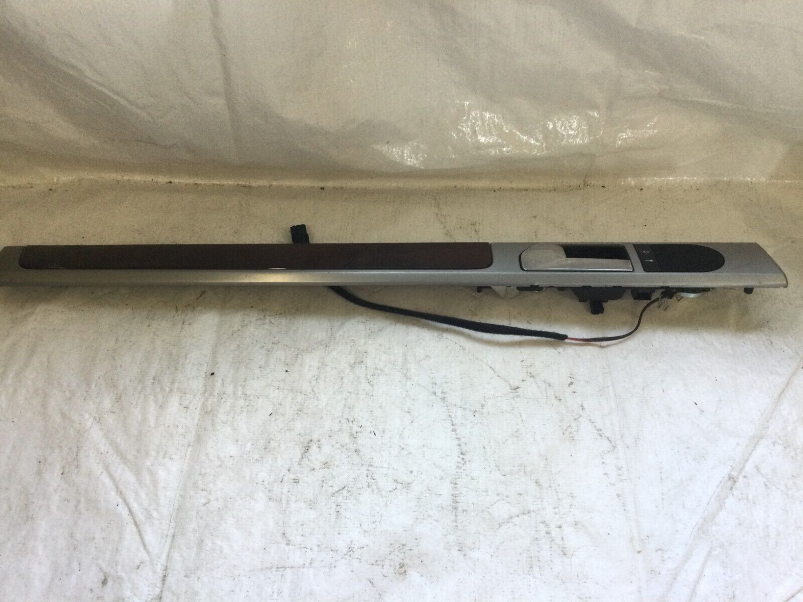 2007 Volkswagen Touareg Rear Left Interior Door Handle Woodgrain Trim OEM