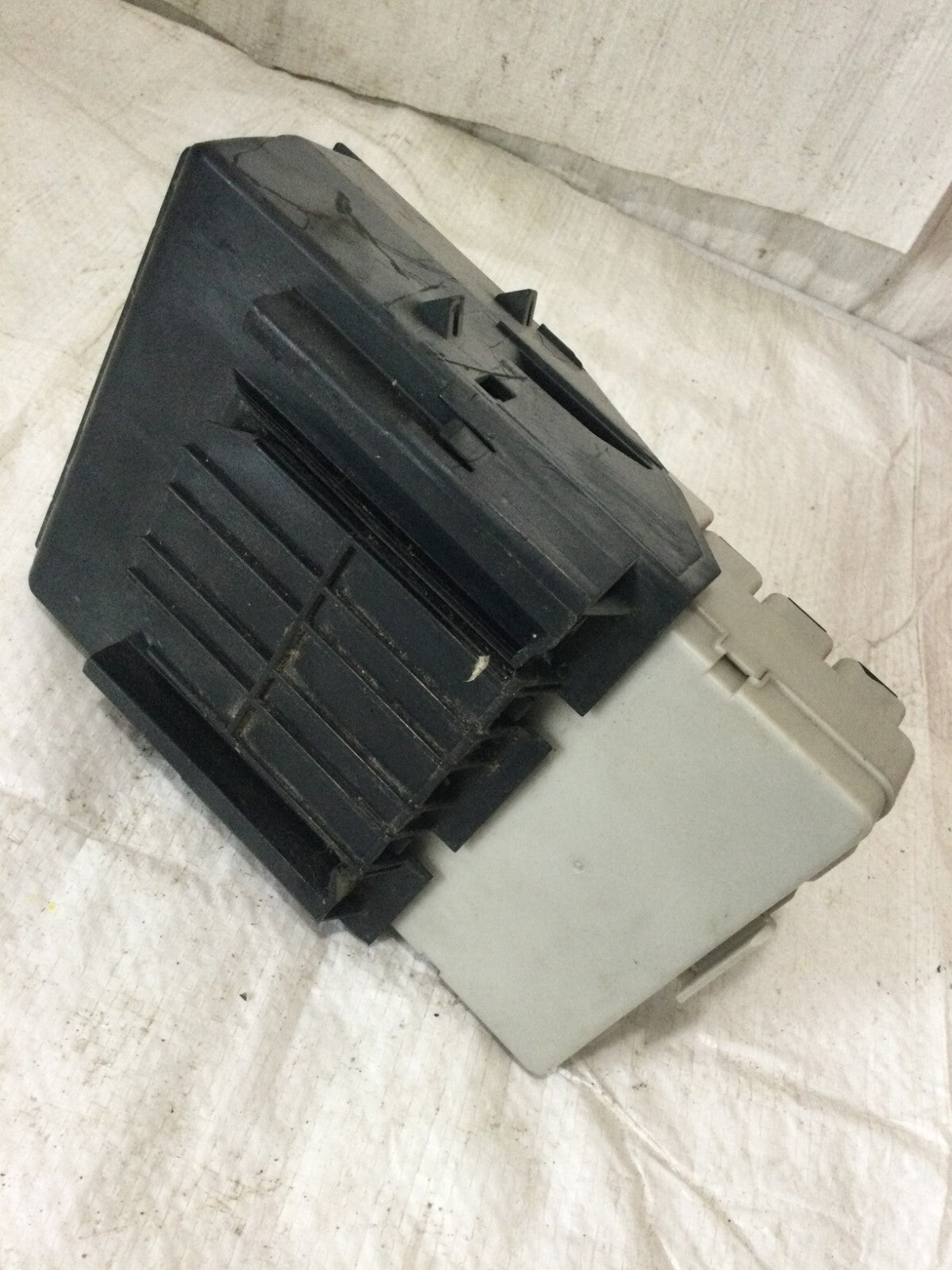 2006-2010 Infiniti M45 Engine Fuse Box OEM