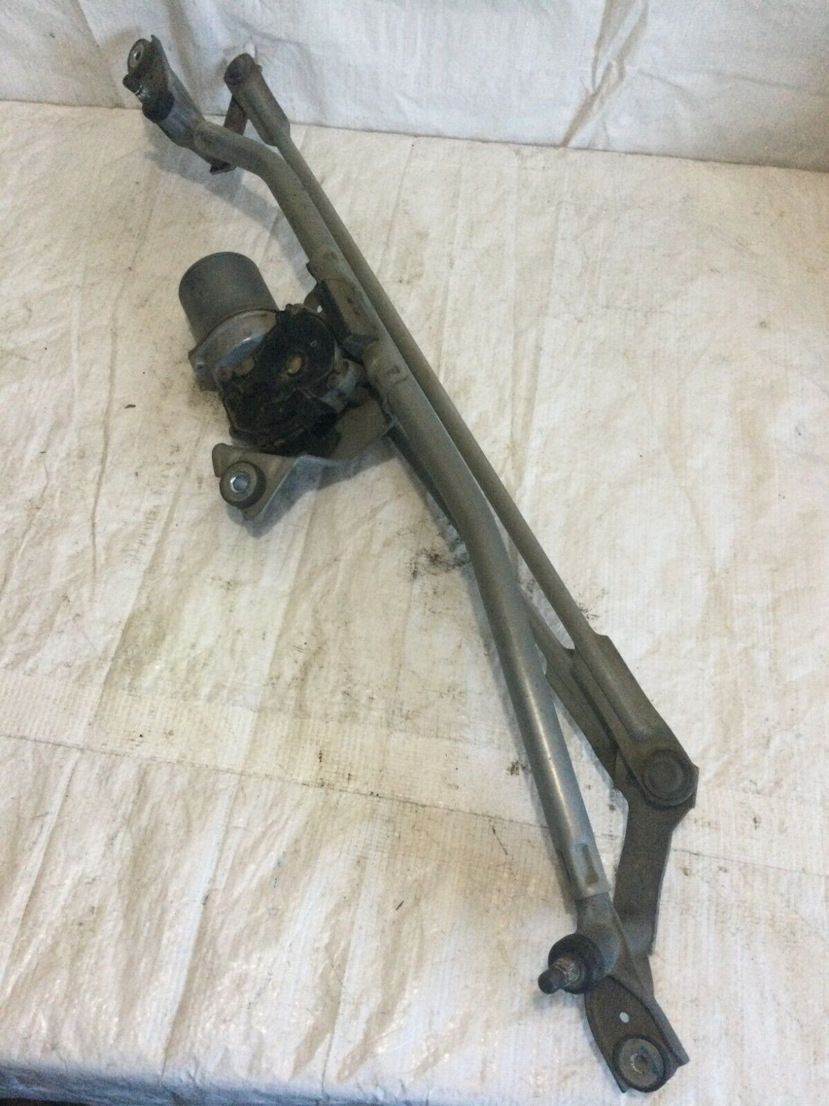 2007-2008 Cadillac Escalade ESV Front Windshield Wiper Motor W/ Linkage OEM
