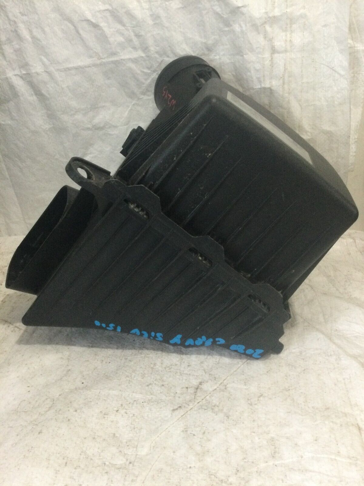 2019-2021 Chevy Silverado 1500 5.3L Air Cleaner Filter Housing OEM 84412395