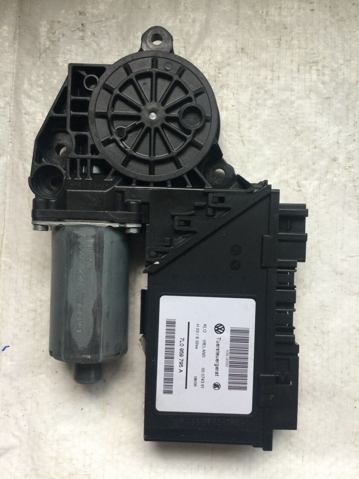 2007 Volkswagen Touareg Door Window Regulator Motor Rear Left 7L0959795A OEM