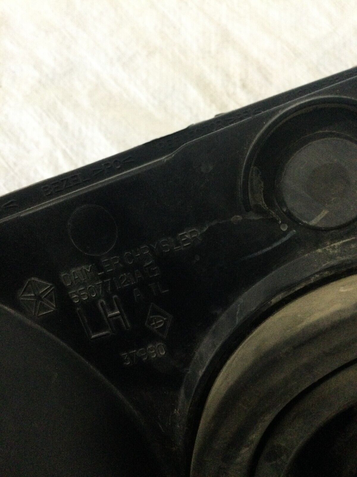 2002-2005 Dodge Ram 1500 Head Light Driver Left  Side 55077121AG OEM LH