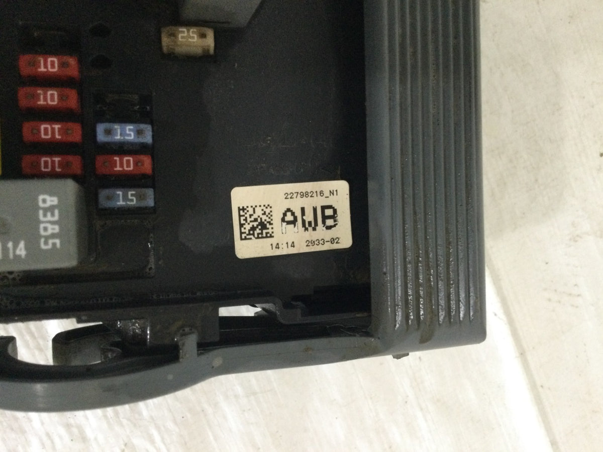 2014 GMC Sierra 2500 6.6L Junction Block OEM 22798216