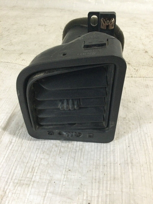 2006 GMC Sierra 2500HD Left Front Dash Air Vent OEM  15771300