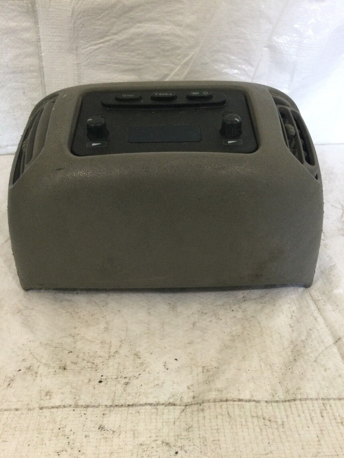 2003-2006 Cadillac Escalade Rear Center Vent W/ Radio Audio Control Jack Switch