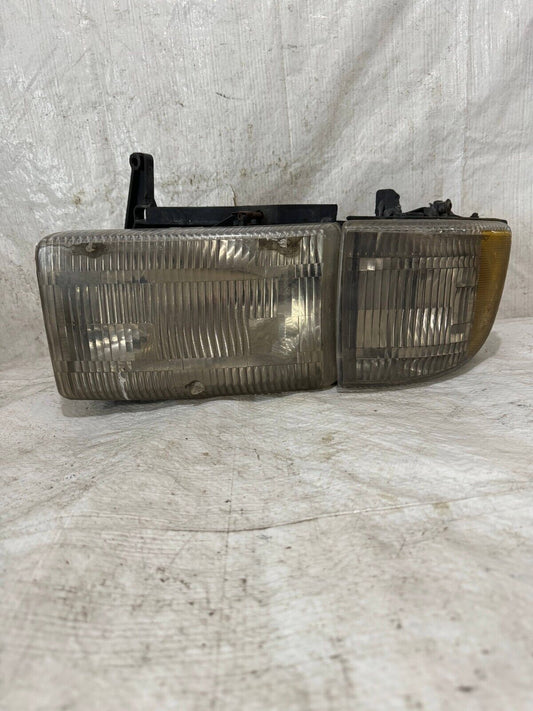 1998-2001 Dodge Ram 2500 Headlight Right Passenger Side OEM ( DAMAGE TAB )