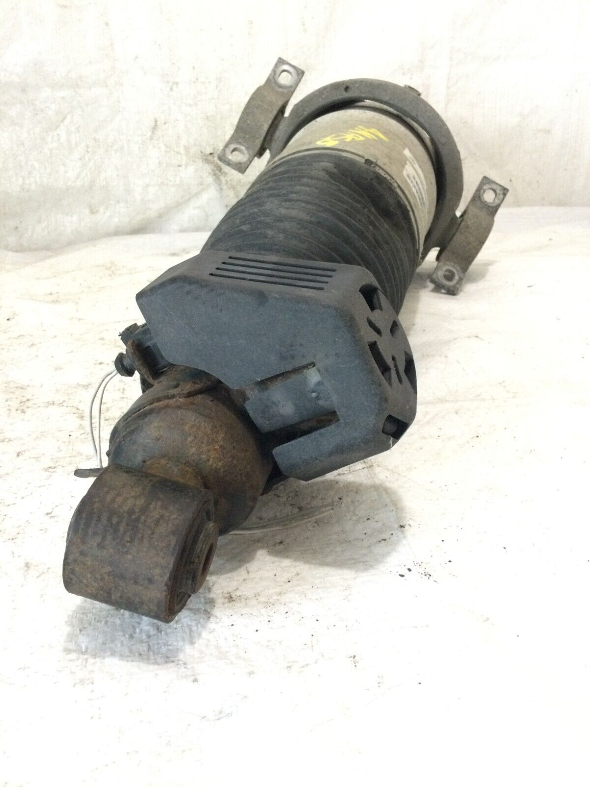 2007 Volkswagen Touareg Rear Left  Shock Absorber 7L6512021AG OEM