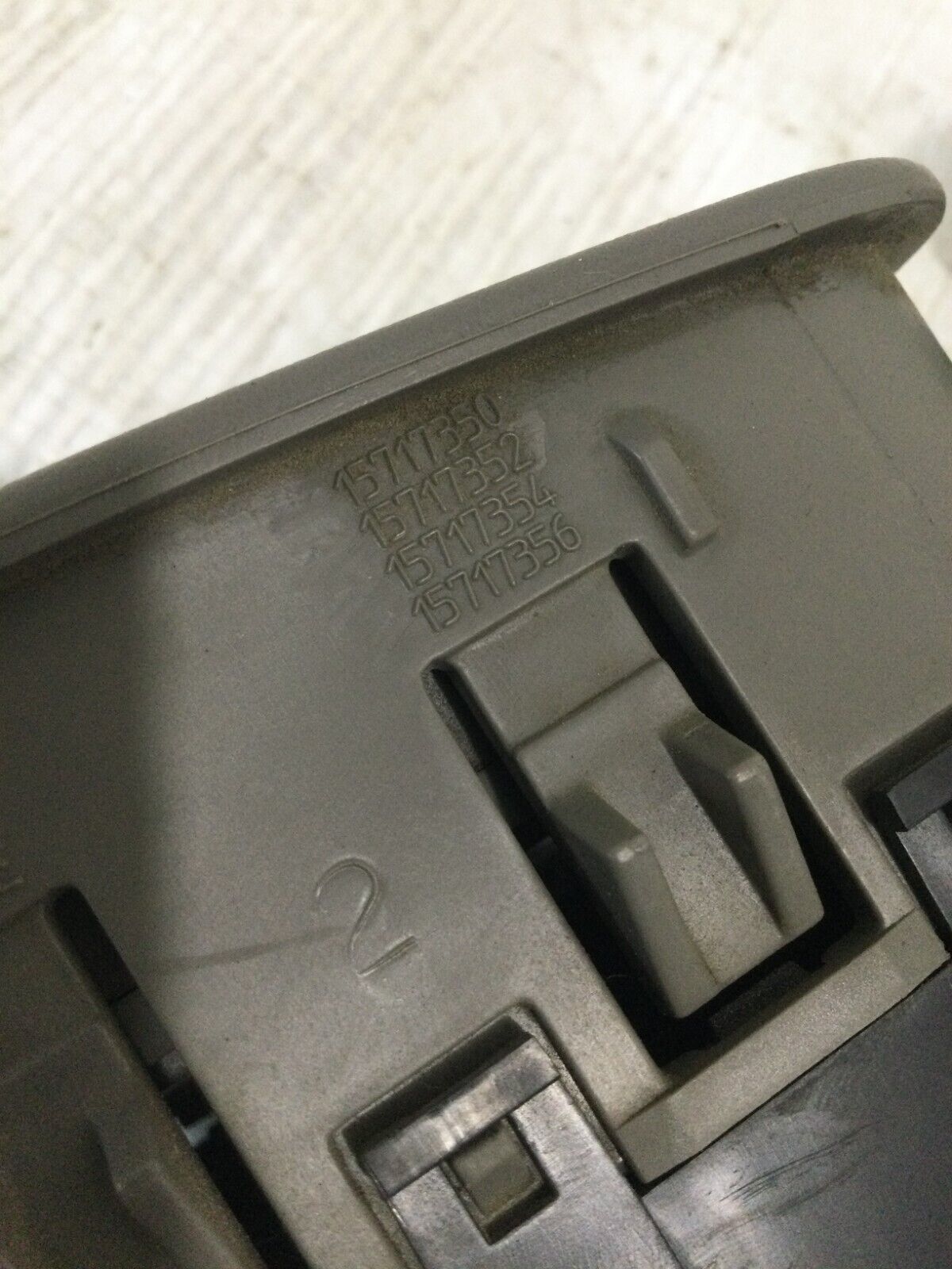 2006 GMC Sierra 2500HD Center Dash Vent LH RH OEM
