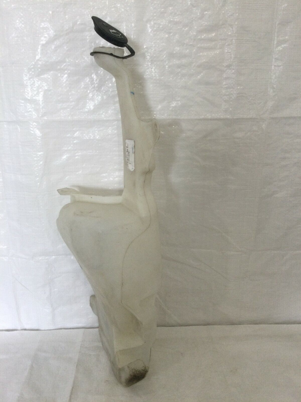 2007 GMC Yukon Windshield Washer Fluid Reservoir Bottle OEM 6.0L