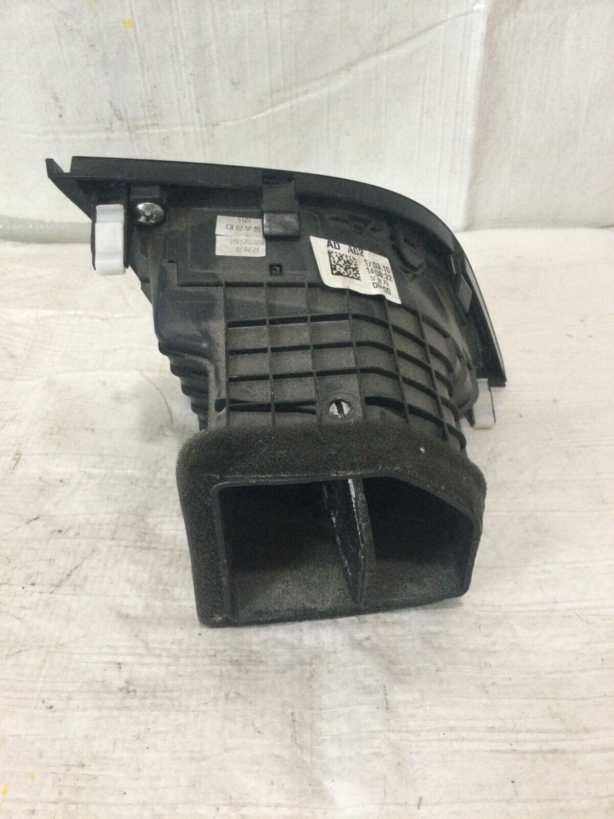 2017 Hyundai Elantra  Dash Right Passenger  Side Air Vent 97480-F2000 OEM