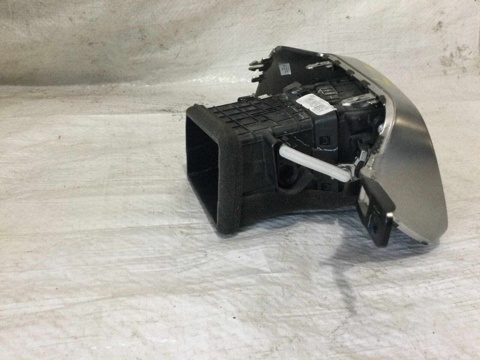 2016-2018 Kia Sorento A/C Air Vent Outlet RH Passenger Side 97490-C6000