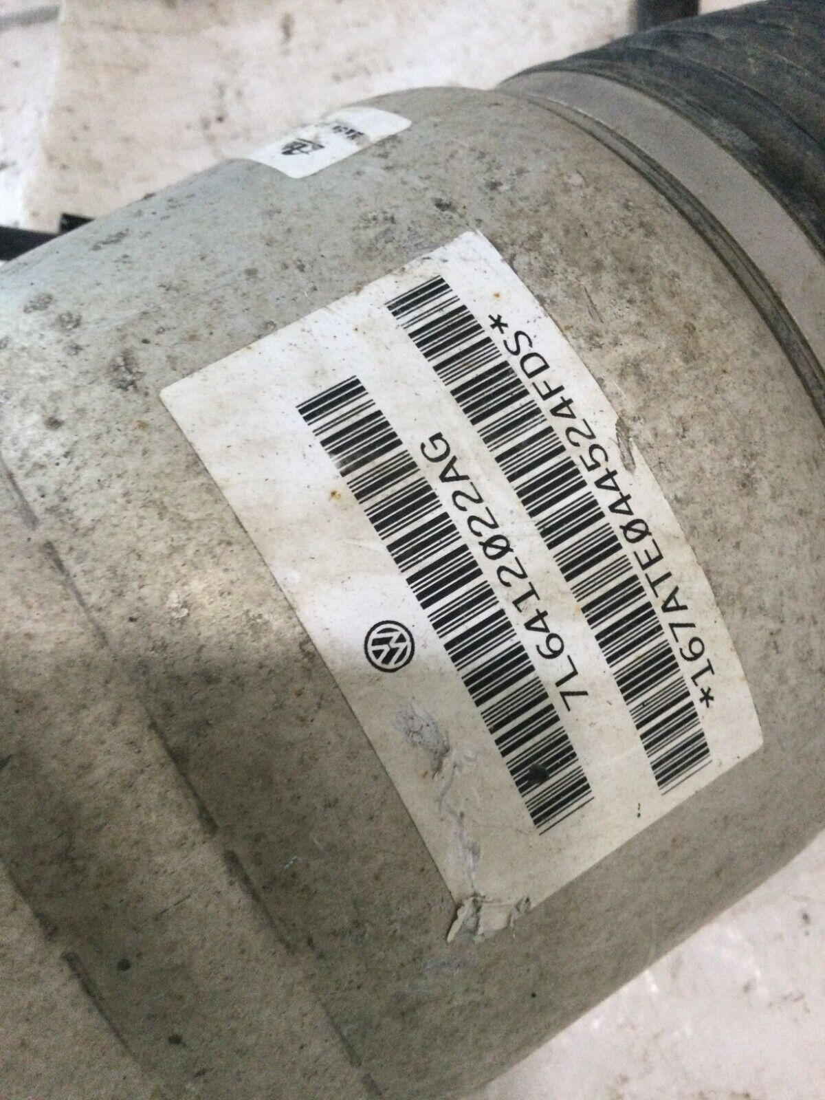 2007 Volkswagen Touareg Front Right Air Shock Strut Absorber 7L6412022AG OEM