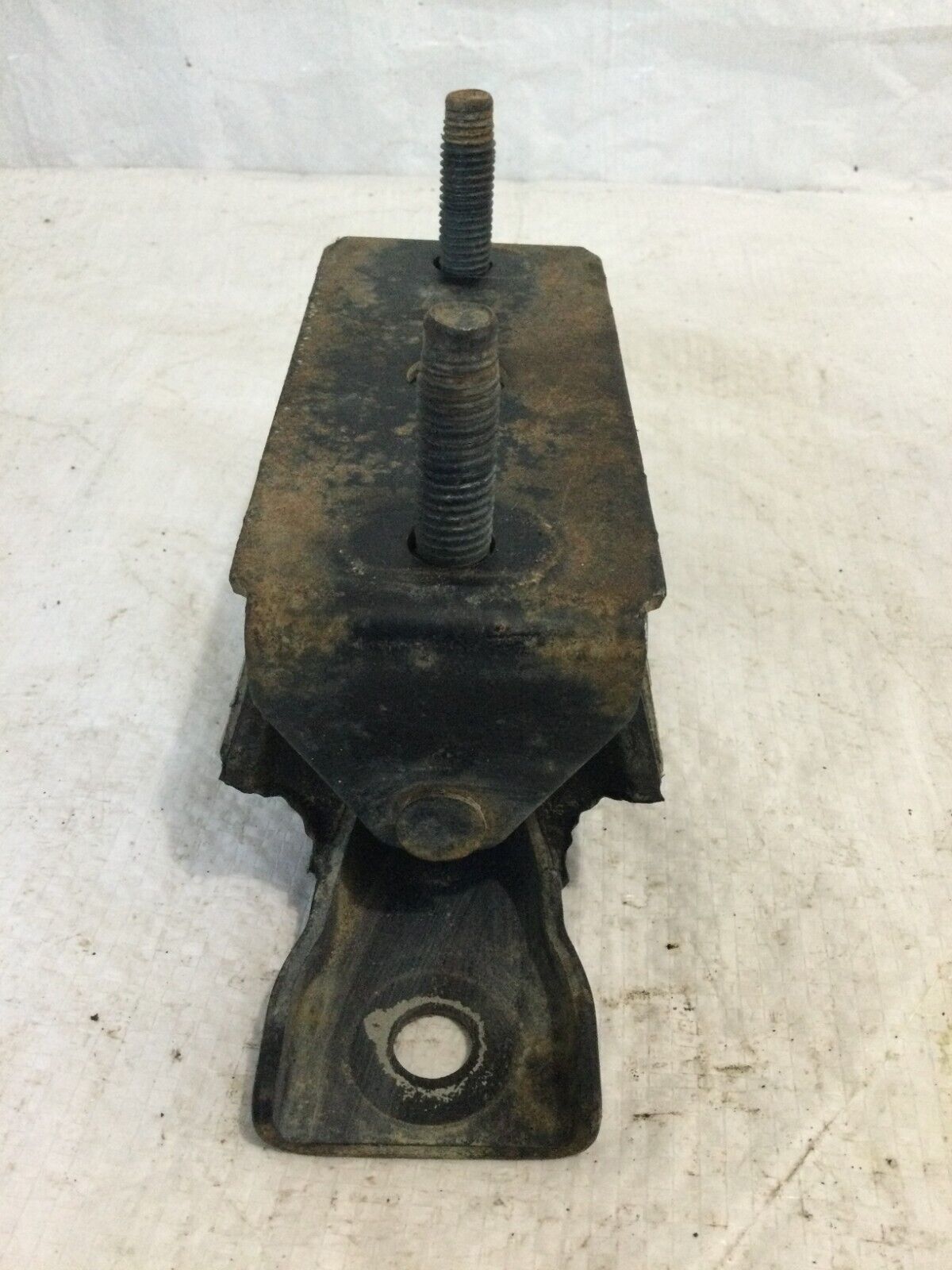 2019-2022 Chevrolet Silverado 1500 Auto Trnsmission Mount Bracket OEM 84460900