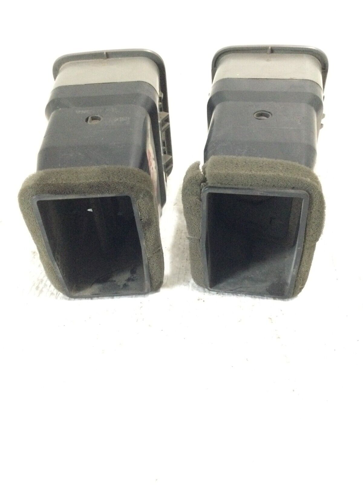 2006 GMC Sierra 2500HD Center Dash Vent LH RH OEM