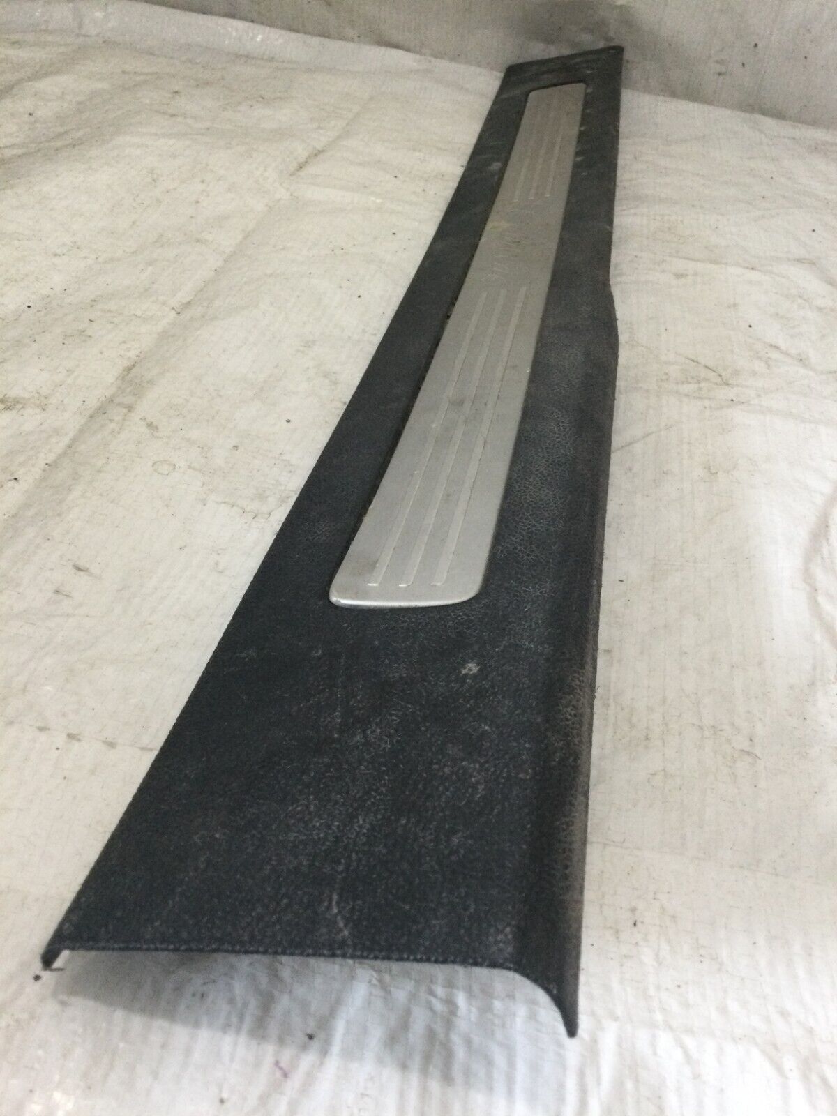 2007 Cdillac Escalade Front Right Passenger Sill Scuff Plate OEM
