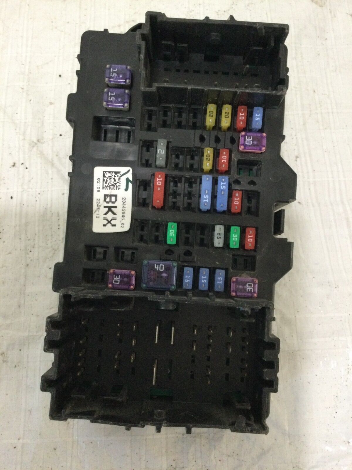 2018 Chevrolet Silverado 1500 Right  Cabin Fuse Box  23443946_02 OEM