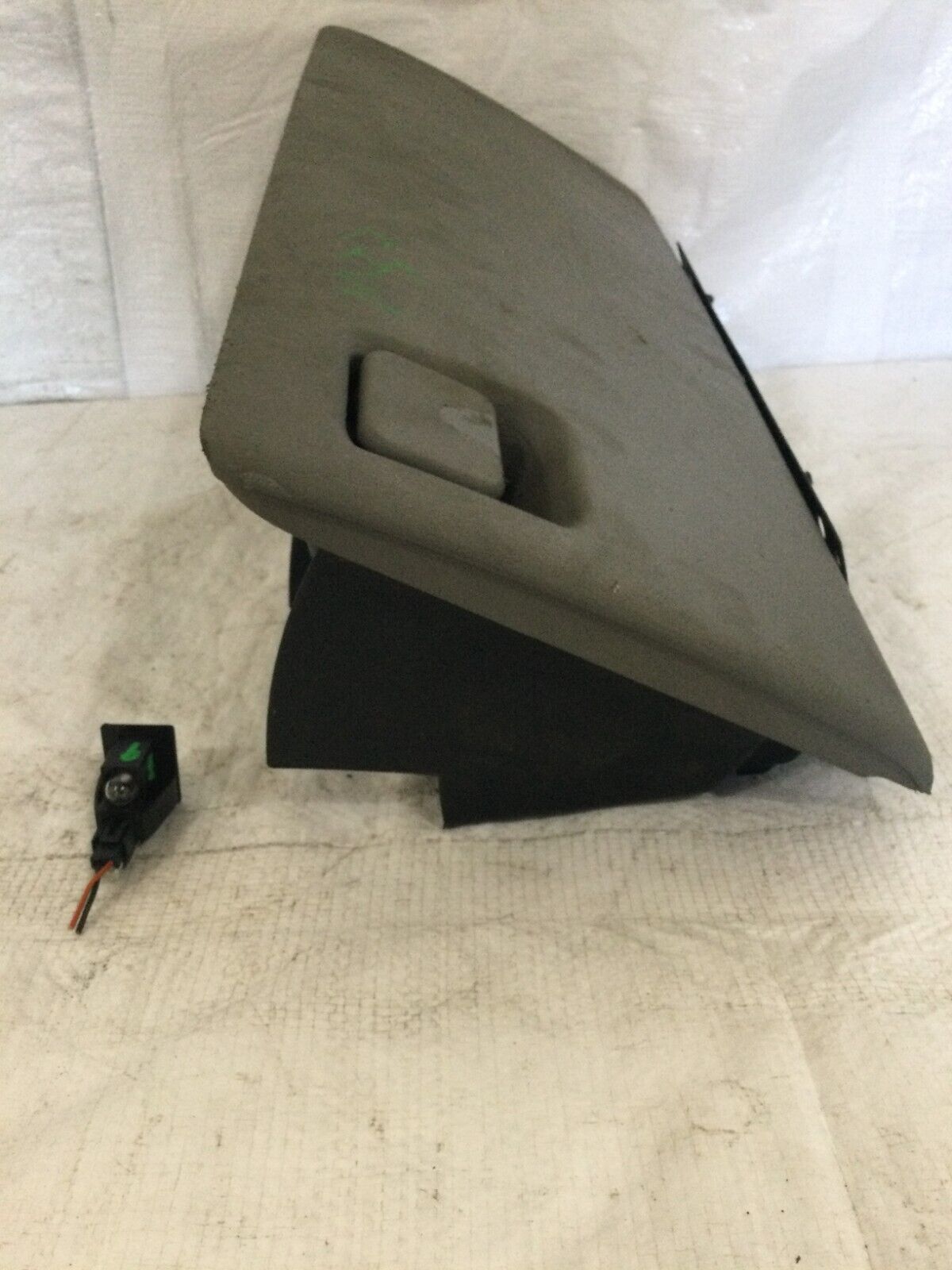 2003-2006 Cadillac Escalade EXT Glove Box W/ Light OEM