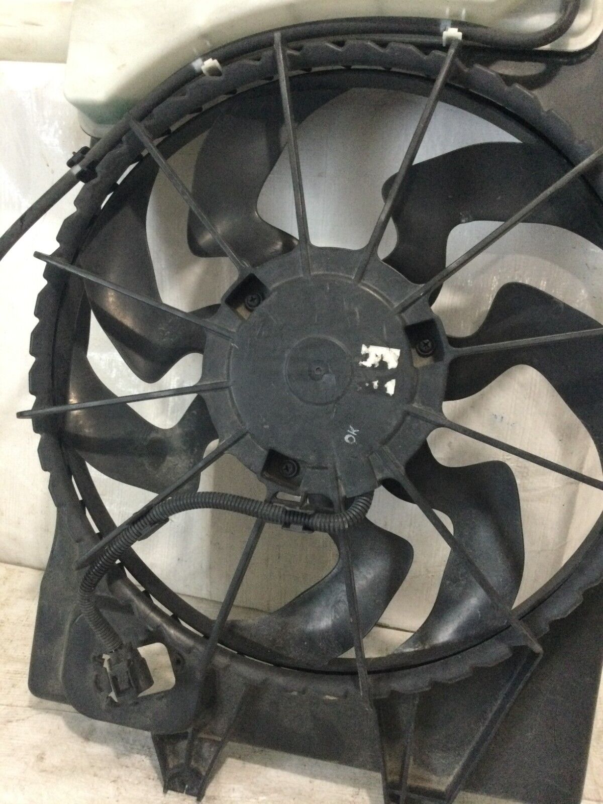 2017 Hyundai Elantra 2.0L Sedan Cooling Fan Motor Assembly W/ Reservoir OEM