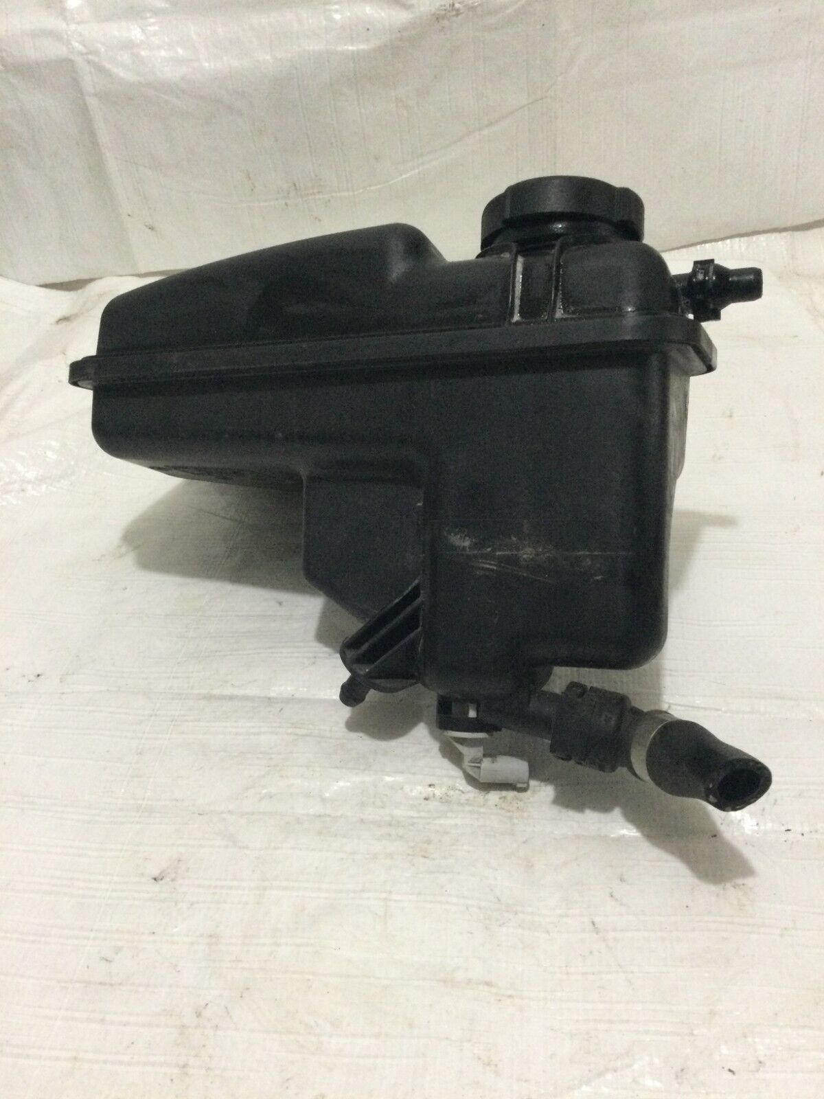 2004 BMW 745I Radiator Coolant Tank Reservoir OEM 7508008