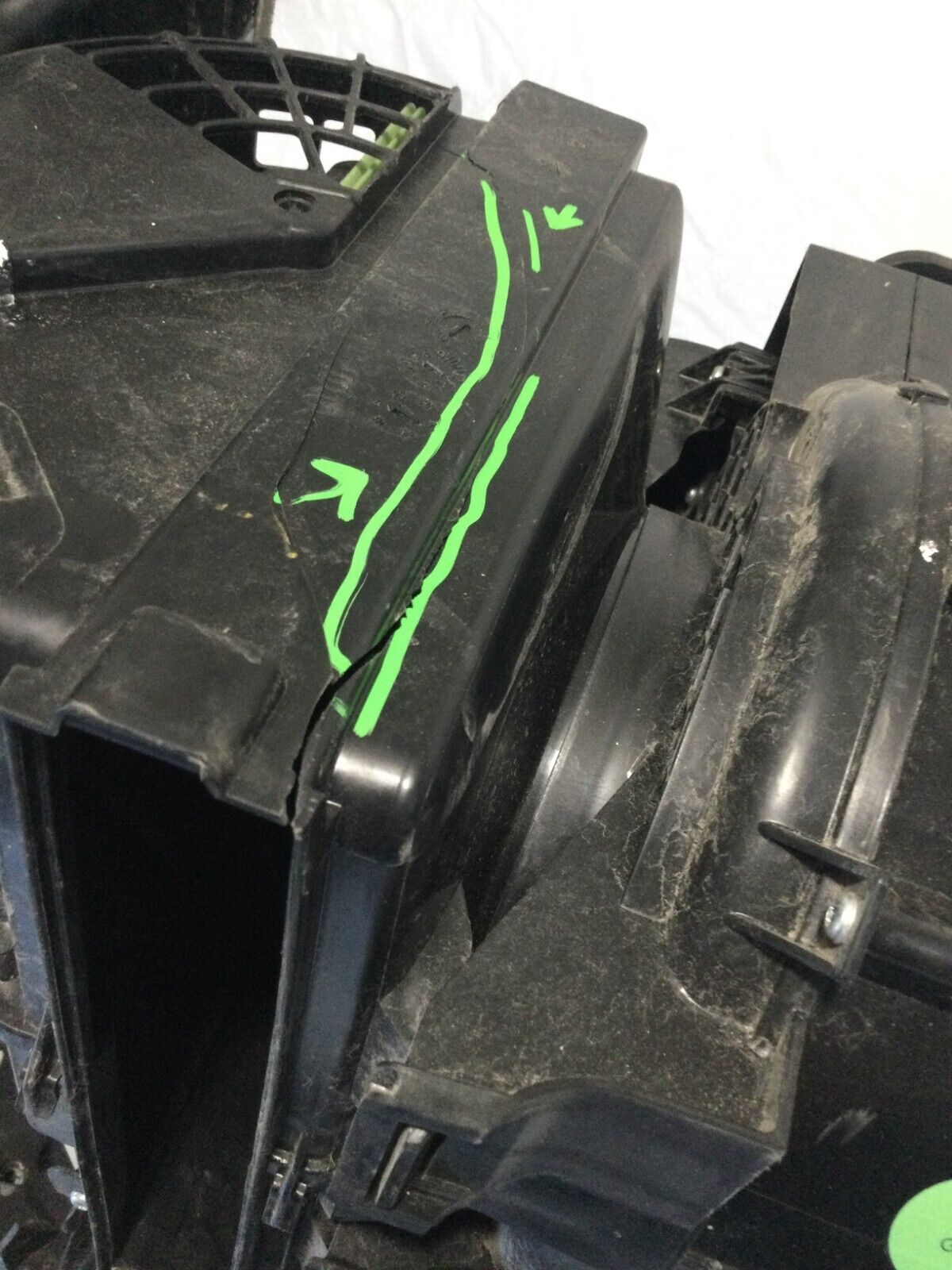 2019 GMC Sierra 1500 Heater Housing Assembly OEM ( DAMAGE )