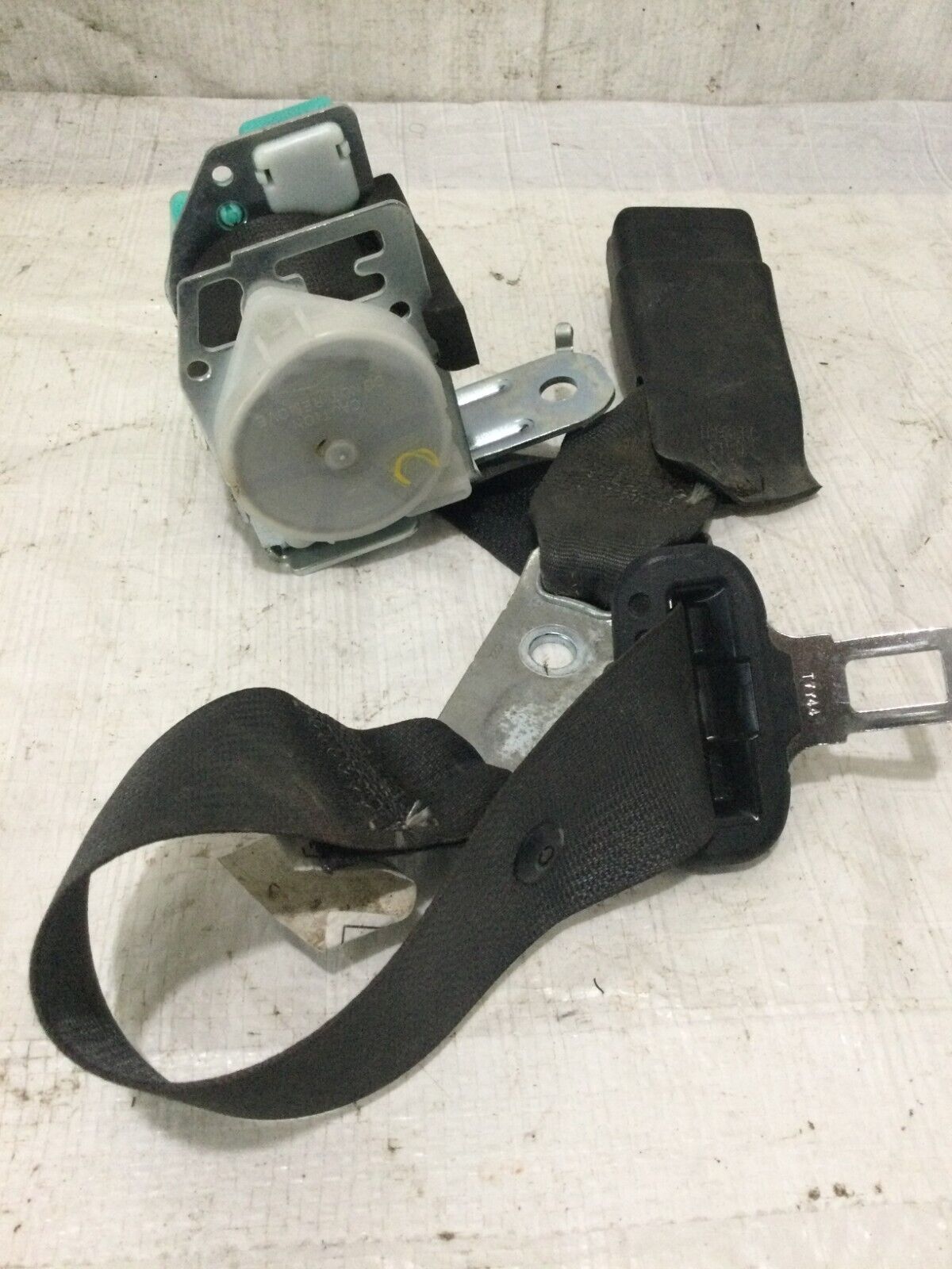 2018 Toyota Corolla  Rear Left  Center Seat Belt Buckle OEM