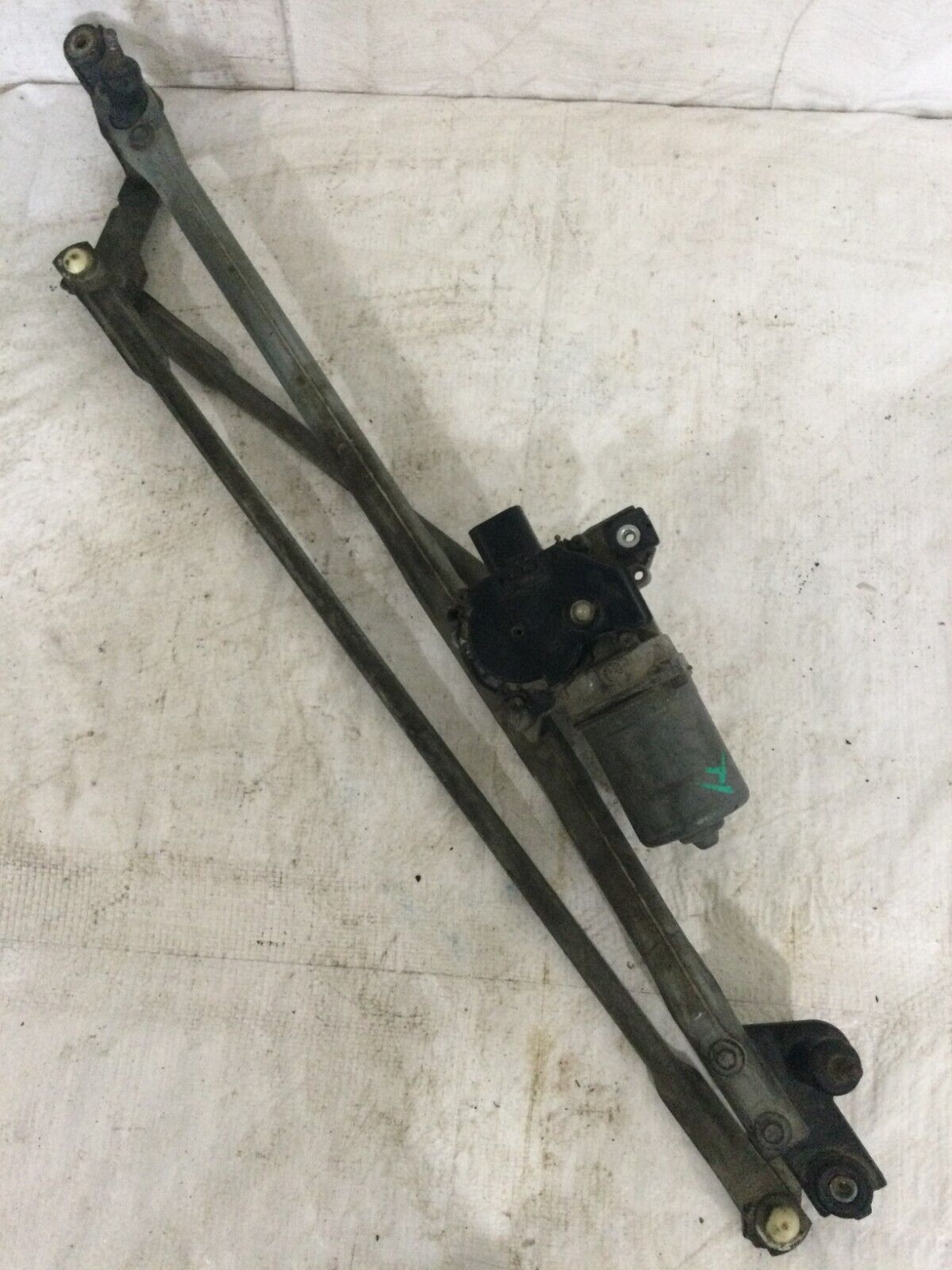 2006 Cadillac Escalade Windshield Wiper Motor W/ Linkage OEM 15287854