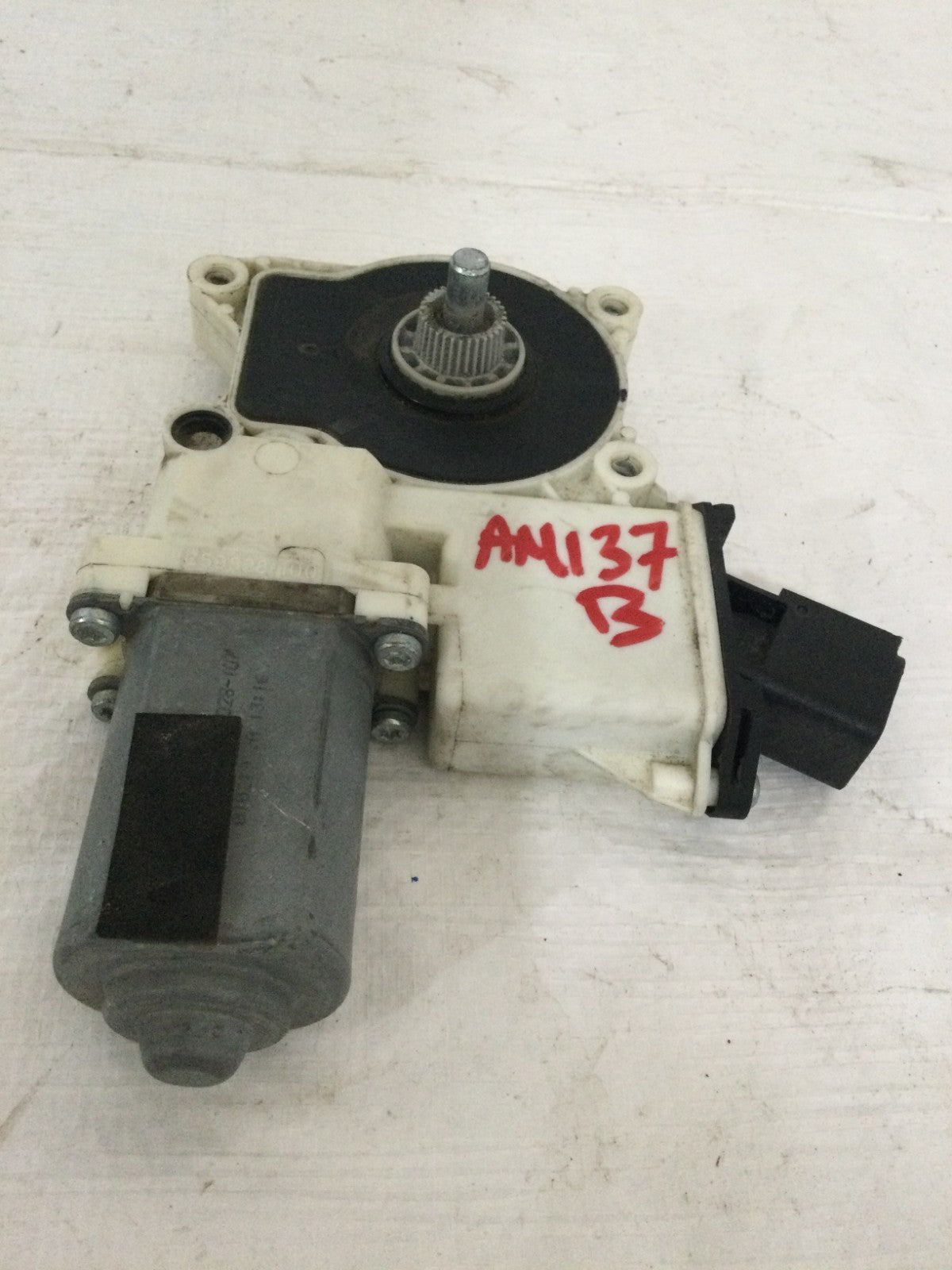 2017 Ford Explorer Front RH Right Power Door Window Motor OEM C28603-102