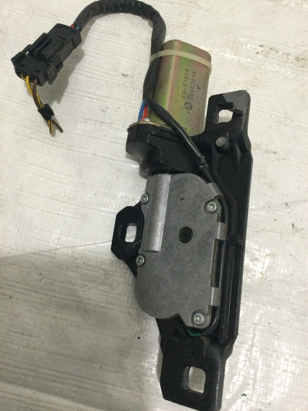 2004 BMW 7-Series Deck lid pull down motor engine OEM