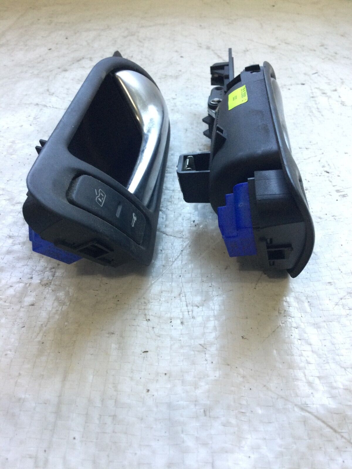 2006 Volkswagen Jetta Front Right Interior Door Handle OEM 1K2837114
