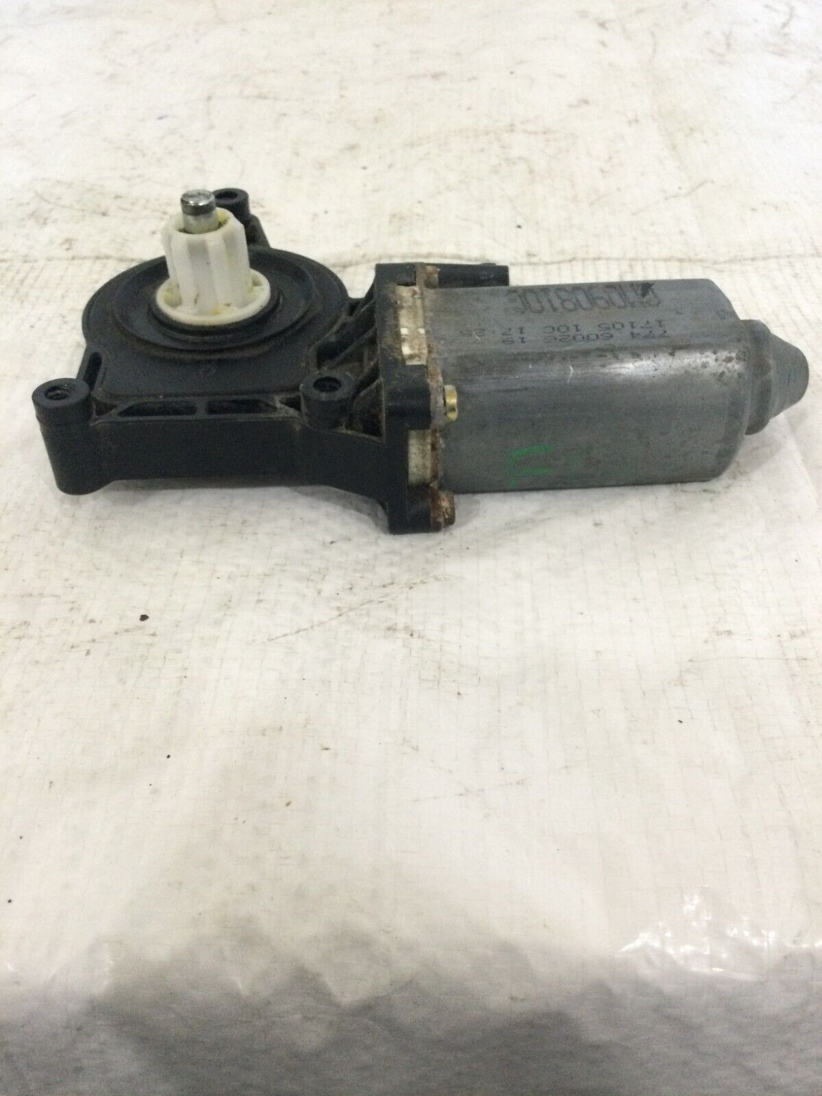 2003-2006 Cadillac Escalade EXT Front Left Power Window Motor OEM