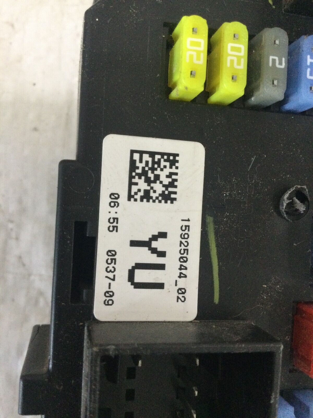 2007-2009 Cadillac Escalade Inertior Cabin Fuse Box 15925044OEM ( DAMAGE CASE )